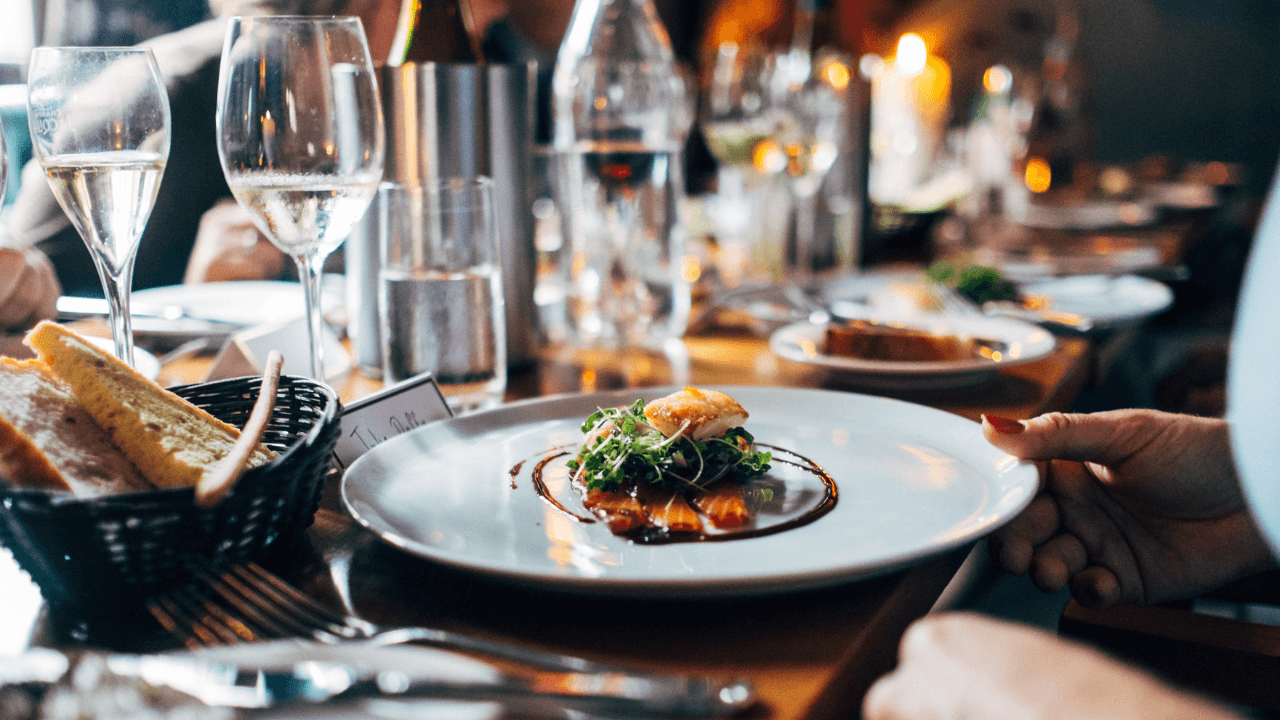 Stillen Sie Ihren Appetit: Gerichte, die Sie in lokalen Restaurants unbedingt probieren müssen