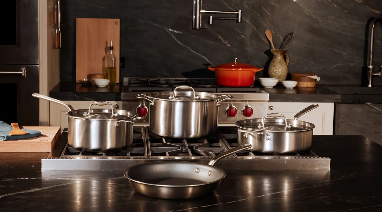 Geschenke für Frauen, die das Besondere suchen: GreenKitchen Töpfe und Pfannen als generationsübergreifende Küchenstars