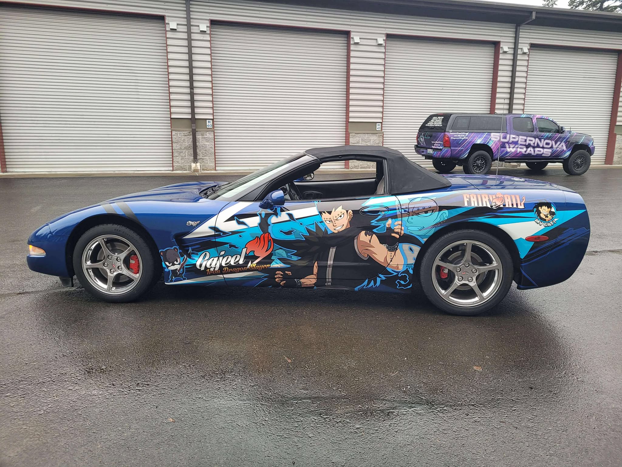 Challenger mit auffälliger Folierung: Anime-Design für Individualisten