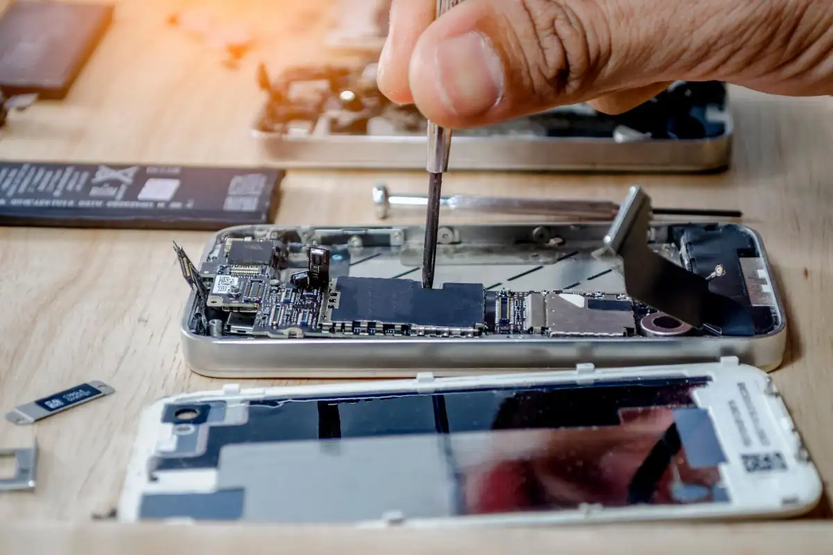 Warum Mobile Outfitters Schutzfolie der beste Schutz nach einer Reparatur ist