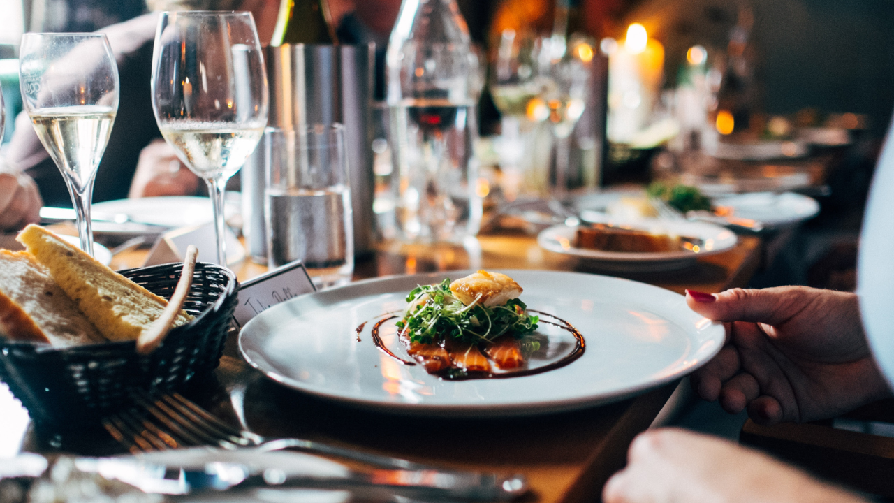 Stillen Sie Ihren Appetit: Gerichte, die Sie in lokalen Restaurants unbedingt probieren müssen