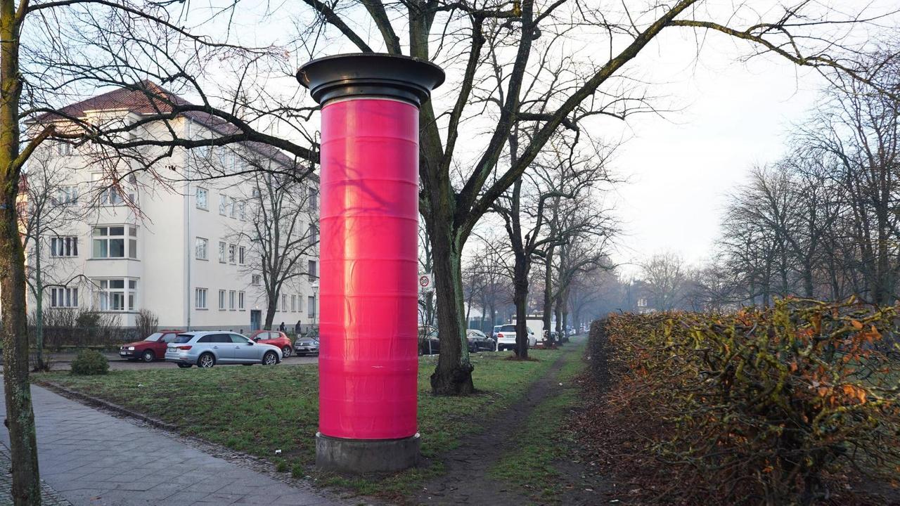 Litfaßsäule außen gestalten: Kreative Ideen für auffällige Werbung